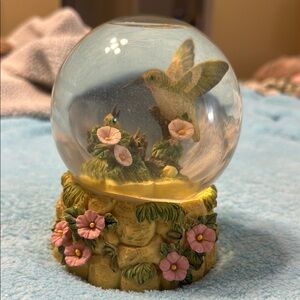 MUSICAL VINTAGE Hummingbird Snow Globe with Yellow Base